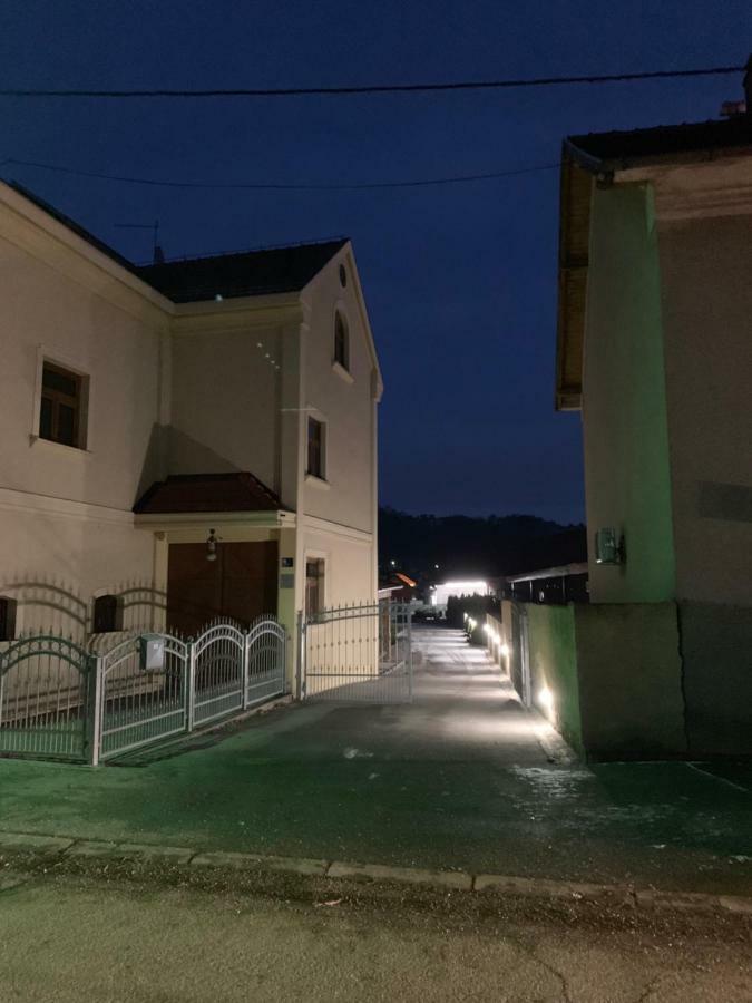 Готель Vinarija Zlatar Екстер'єр фото